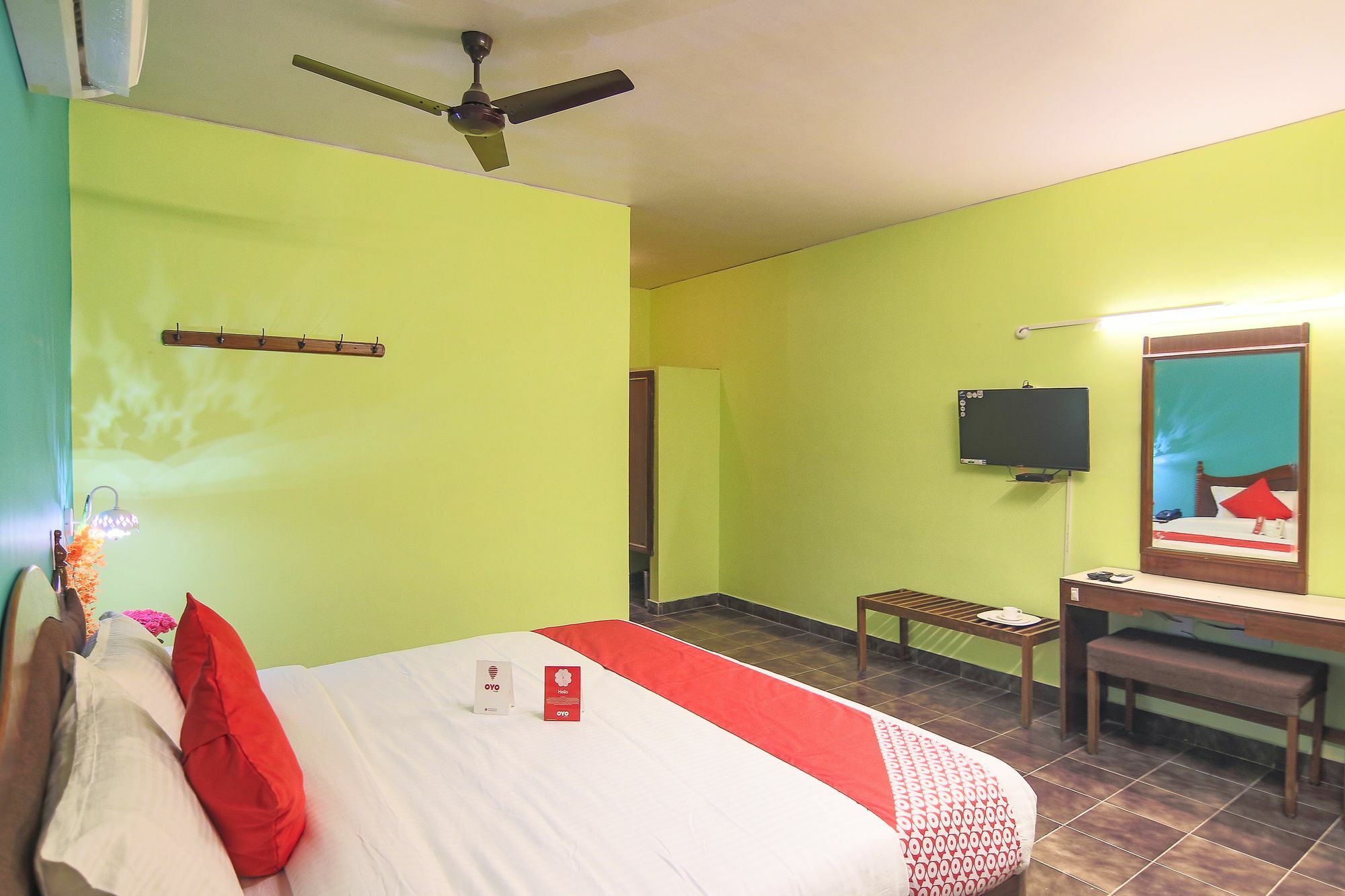 Oyo 10709 Hotel Sbt Visakhapatnam Eksteriør bilde